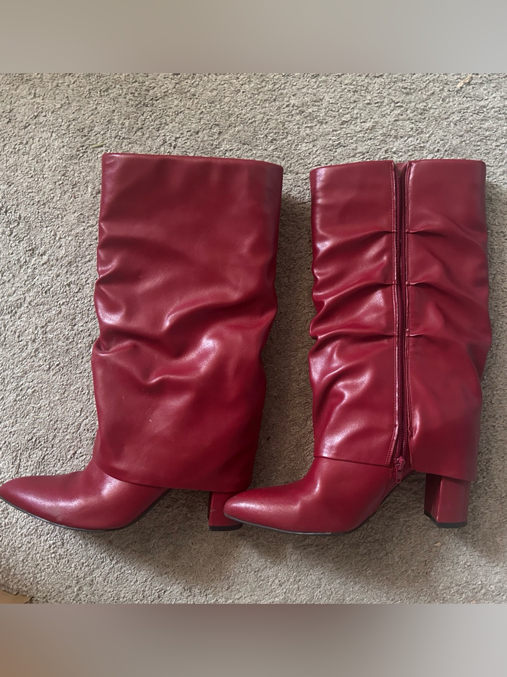 Heeled boots in red